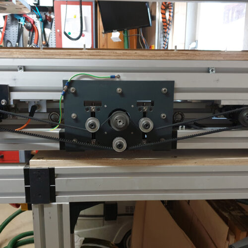 Bild des Riemenantrieb auf der X-Achse mit den Umlauf- und Spannrollen der selbstgebauten CNC-Portalfräse