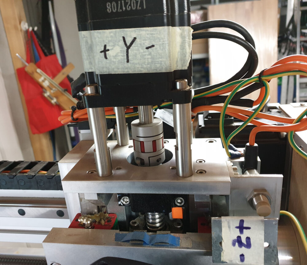 Detailaufnahme des Closed-Loop Schrittmotor auf der Z-Achse der selbstgebauten CNC-Portalfräse