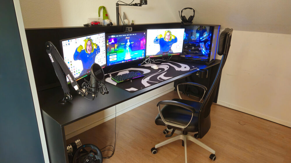 fertiger selbstgebauter Gaming-Schreibtisch XXL mit 3 Monitoren und PC