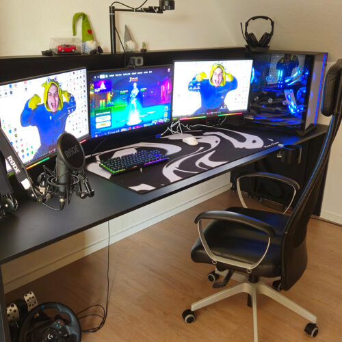 fertiger selbstgebauter Gaming-Schreibtisch XXL mit 3 Monitoren und PC