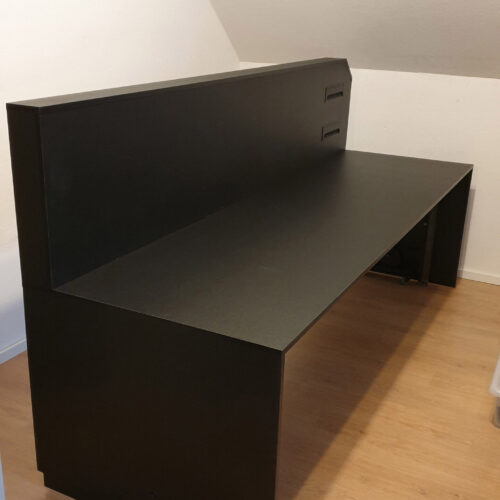 Fertiger DIY-Gaming-Schreibtisch