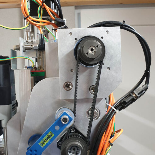 Riemenantrieb und Spannrolle auf der Y-Achse der selbstgebauten CNC-Portalfräse