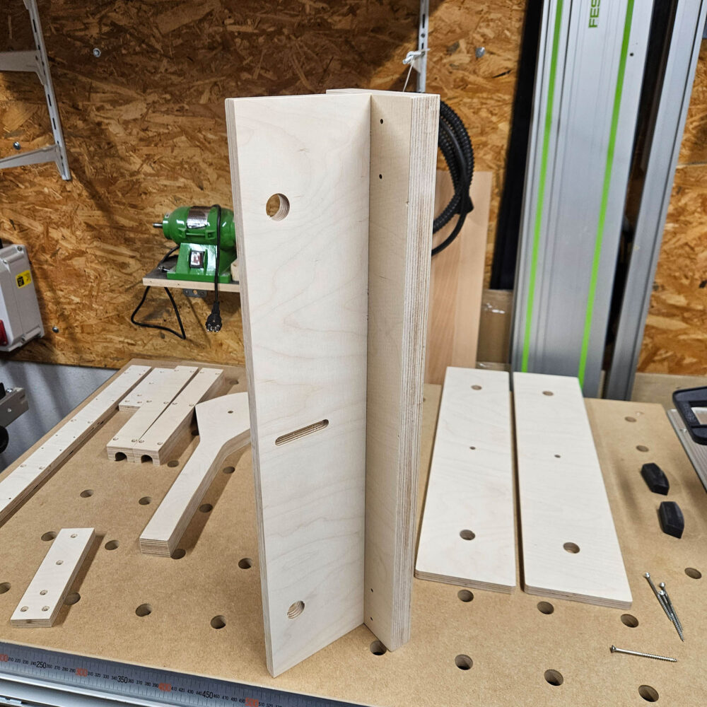 Vormontierte Einzelkomponenten für die selbstgebaute Rollvorrichtung mit Unterbau für den Festool MFT 3