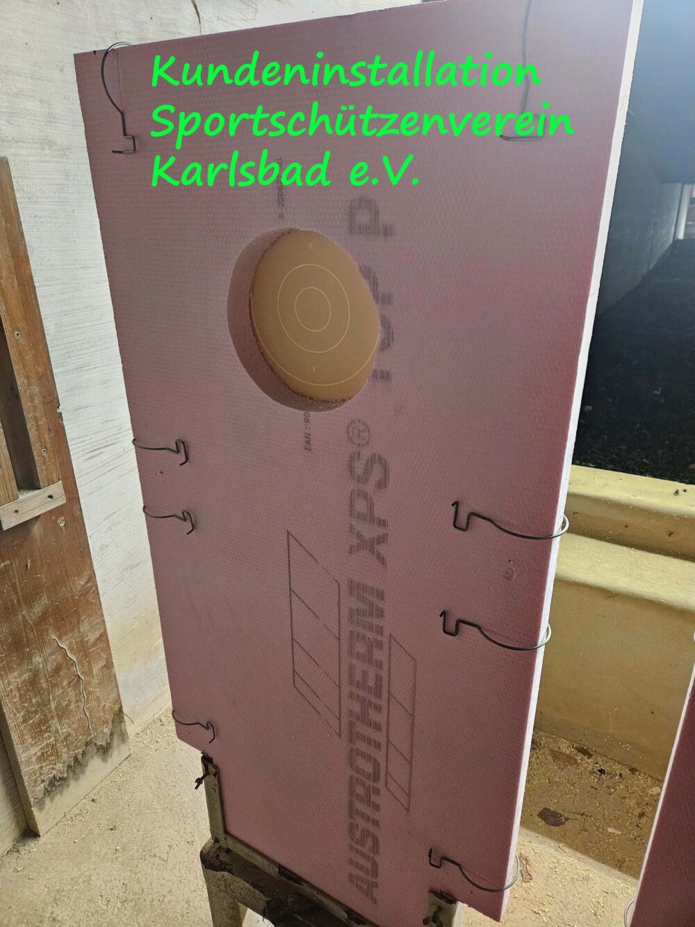 Rückseite des Scheibenträgers mit montierten Federklammern S-Fix-40