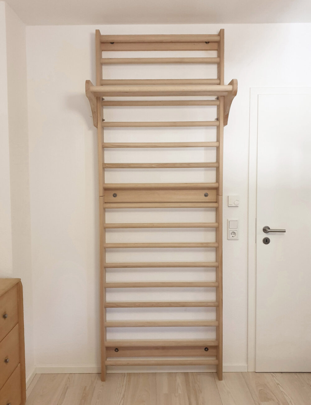DIY Sprossenwand aus massivem Buchenholz mit verstellbarem Ausleger