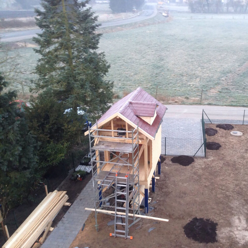 fertiges Dach des selbstgebauten Stelzenhaus