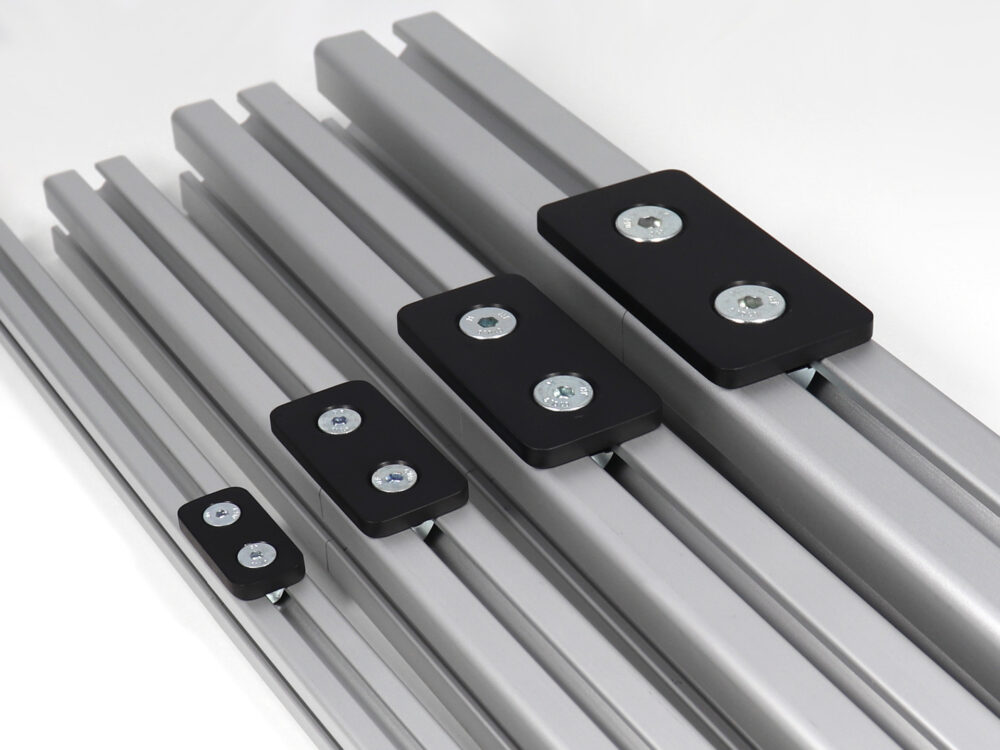 Übersicht mit allen verfügbaren Verbindergrössen montiert mit stirnseitig verbundenen Aluminiumprofilen